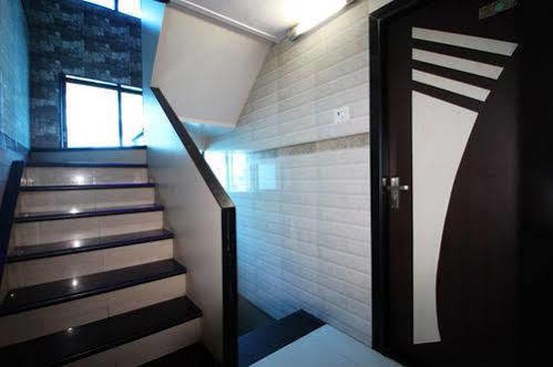 Hotel Blue Orchids Executive Mumbai Exterior photo